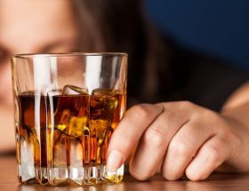 sintomas do alcoolismo