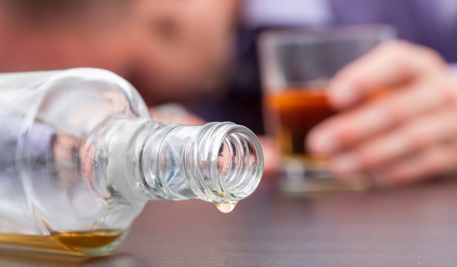 Qual a diferença entre droga e álcool?